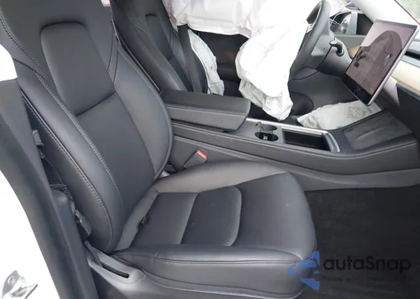 2021 Tesla Model Y Long Range Dual Motor All-Wheel Drive z USA, uszkodzony, nr VIN 5YJYGDEE2MF200315